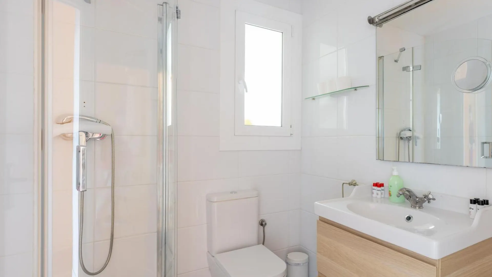 Lodging Apartments Guell Gaudi Barcelona