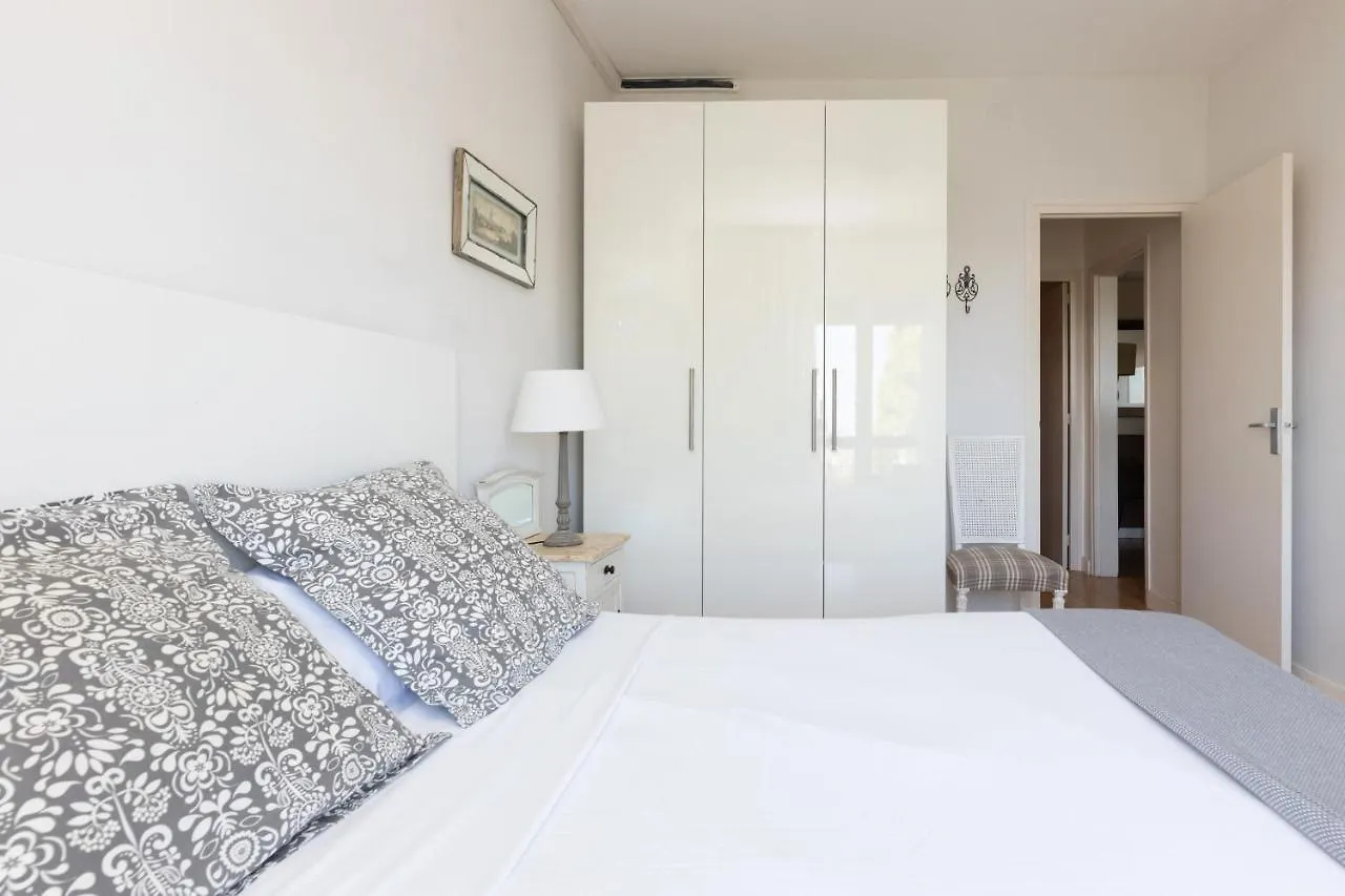 Lodging Apartments Guell Gaudi Barcelona 0*,  Spain