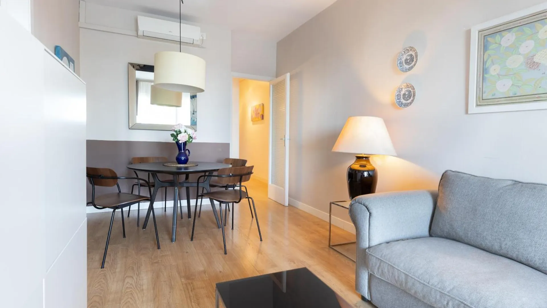 Lodging Apartments Guell Gaudi Barcelona
